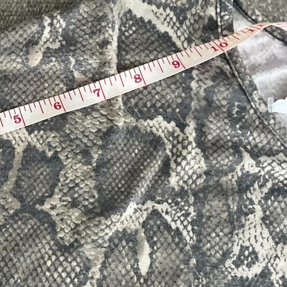 Bombom Women's Short Sleeve Snakeskin Print Shirt Top Blouse V-Neck Size… - Picture 11 of 13